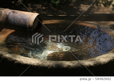 水面 58482602