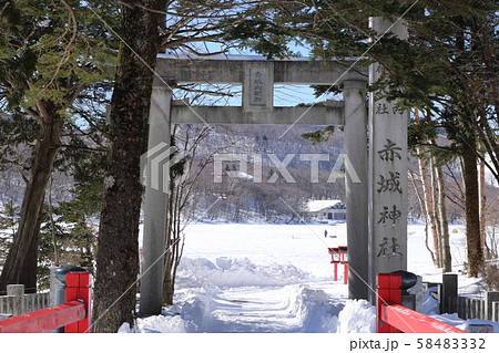 赤城神社 鳥居 雪景色 赤城神社 鳥居 雪景色 58483332