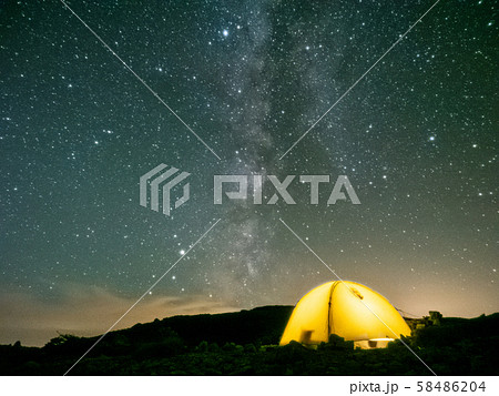 星空とテント 58486204