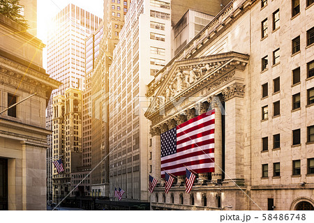 Wall street in New York 58486748