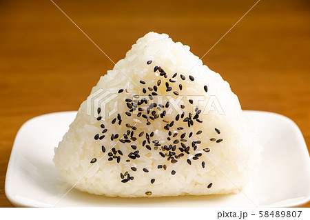 ごま塩三角おにぎり。 58489807