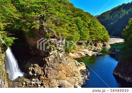 龍王峡を流れる鬼怒川と虹見の滝 龍王峡を流れる鬼怒川と虹見の滝 58489930