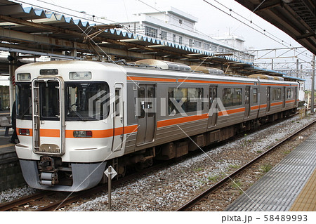 国府津駅に停車中の御殿場線313系 国府津駅に停車中の御殿場線313系 58489993