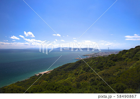 淡路島全景と明石海峡大橋（須磨浦山上遊園、展望台より） 58490867