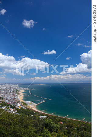 須磨海岸、神戸空港、大阪湾を眺望する絶景（須磨浦山上遊園、展望台より） 58490873
