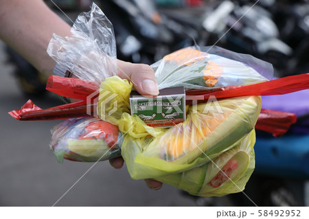 バリ島のお供え物(バンタン) バリ島のお供え物(バンタン) 58492952