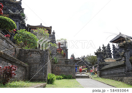 ブサキ寺院 58493064