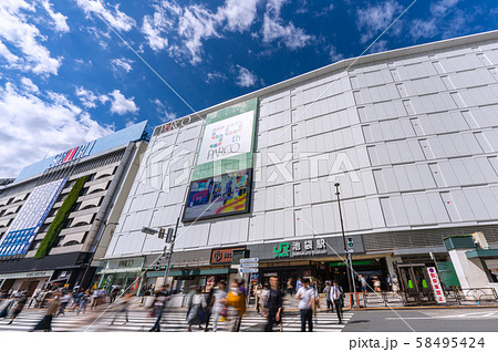 日本の東京都市景観　JR池袋駅などを望む 58495424