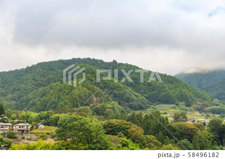 秋の霧の山村 秋の霧の山村 58496182