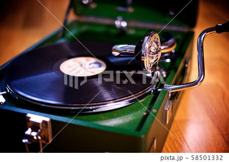 蓄音機（ポータブル） 58501332