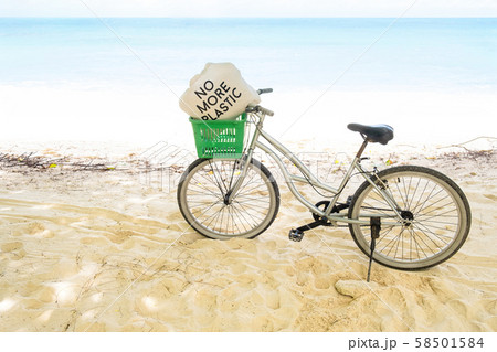 Lonely vintage bicycle on the tropical sandy beach 58501584