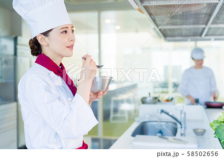 女性調理師 58502656