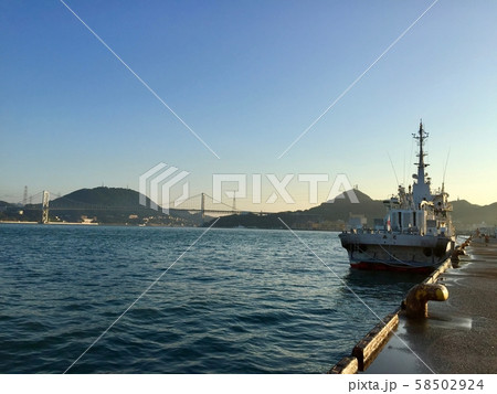 【北九州】門司港から見る関門橋 58502924