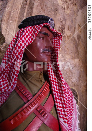 【ヨルダン】首都アンマン、ダウンタウンの博物館に飾られているヨルダンの伝送衣装 【ヨルダン】首都アンマン、ダウンタウンの博物館に飾られているヨルダンの伝送衣装 58506333