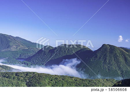 （神奈川県）雲海に浮かぶ、箱根二子山・無線中継所 58506608