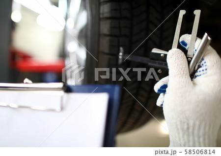 Automechanic male hands 58506814