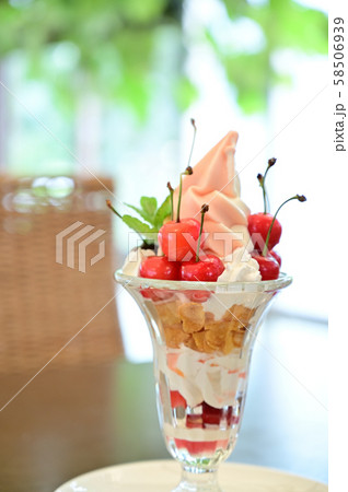さくらんぼのパフェ さくらんぼのパフェ 58506939