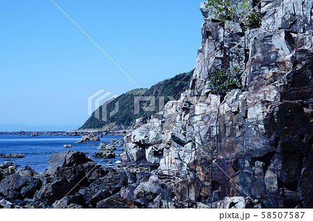 陶石の岩石が美しい天草の海岸 陶石の岩石が美しい天草の海岸 58507587