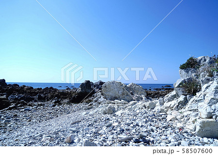 陶石の岩石が美しい天草の海岸 陶石の岩石が美しい天草の海岸 58507600