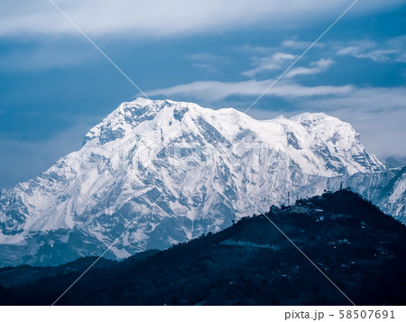 ネパール・アンナプルナとサランコットの丘/ Annapurna and Sarangk, Nepal 58507691