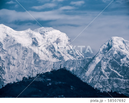 ネパール・アンナプルナとサランコットの丘/ Annapurna and Sarangk, Nepal 58507692
