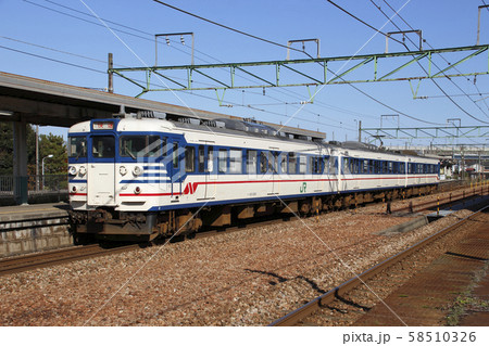 終焉近い信越本線115系（一次新潟色・快速） 58510326