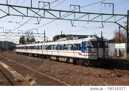 終焉近い信越本線115系（一次新潟色・快速） 58510327