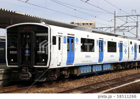 香椎駅に停車中の香椎線（DENCHA） 58511266