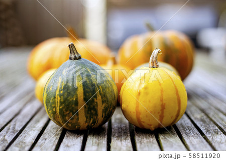 Autumn orange pumpkins on wooden board, rustic seasonal background 58511920
