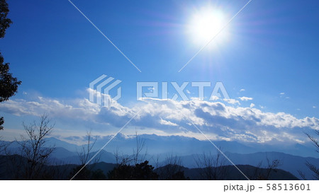 太陽・青空 58513601