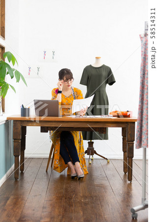 ファッションデザイナー 女性 ファッションデザイナー 女性 58514311