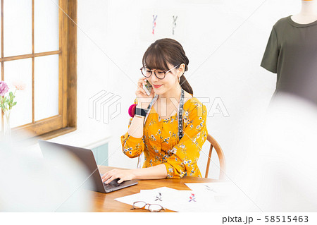 ファッションデザイナー　女性 58515463