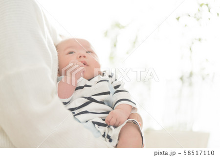 赤ちゃん 58517110