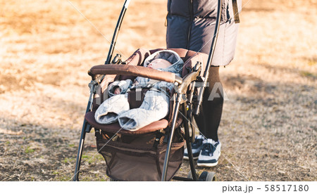 赤ちゃん 赤ちゃん 58517180