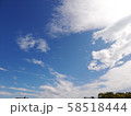 地球は丸いと感じる雲 58518444