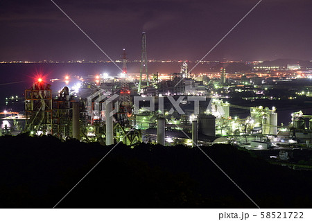 備前松山城跡地から見た巨大なセメント工場、通称「工場夜景のラスボス」の夜景 58521722