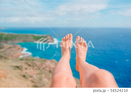 Female feet on white sandy beach in famous place 58524210