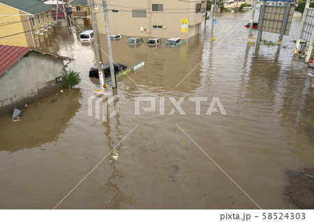 台風19号豪雨浸水被害郡山市駅前若葉町交差点逢瀬川氾濫油流出車水没 台風19号豪雨浸水被害郡山市駅前若葉町交差点逢瀬川氾濫油流出車水没 58524303