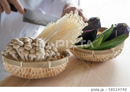 野菜の下ごしらえをする 野菜の下ごしらえをする 58524740