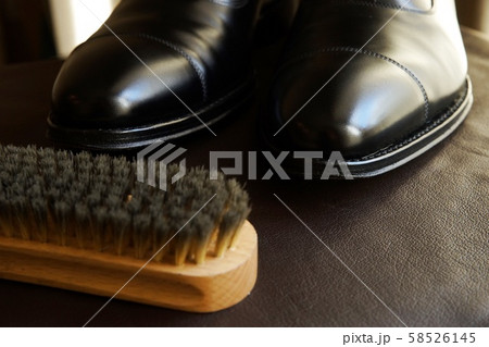 靴磨きイメージ 58526145