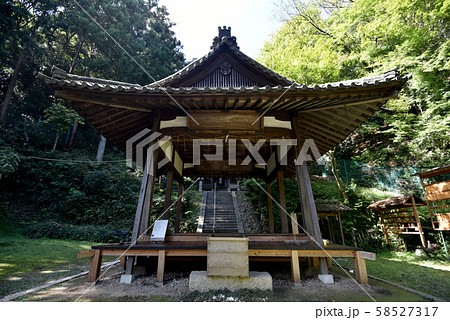 関蝉丸神社上社　拝殿 58527317