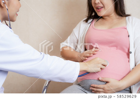 Pregnant Woman and Gynecologist Doctor at Hospital 58529629