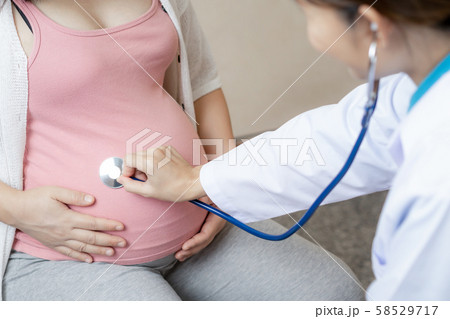 Pregnant Woman and Gynecologist Doctor at Hospital 58529717