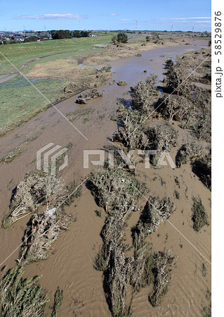 河川の増水、氾濫イメージ 河川の増水、氾濫イメージ 58529876