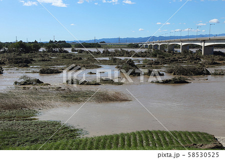 河川の増水、氾濫イメージ 河川の増水、氾濫イメージ 58530525