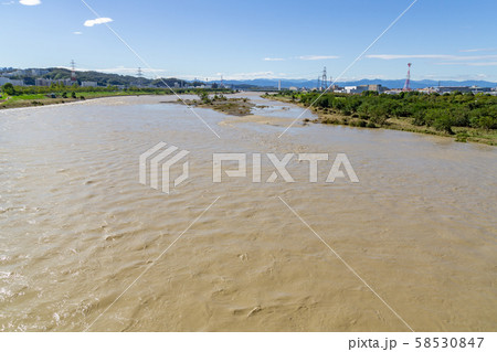 多摩川増水　台風19号　2019年　稲城大橋からの眺め 58530847