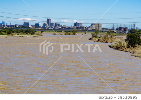 多摩川増水　台風19号　2019年　是政橋から下流を眺める 58530895