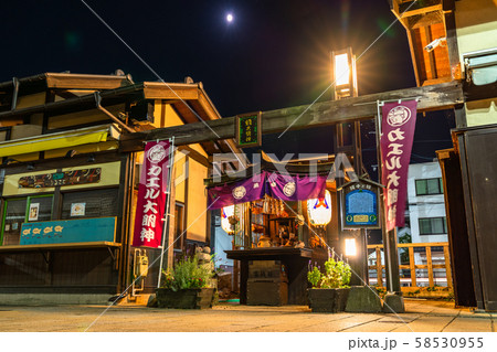 《長野県》夜の縄手通り・商店街 58530955