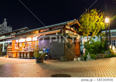 《長野県》夜の縄手通り・商店街 《長野県》夜の縄手通り・商店街 58530956