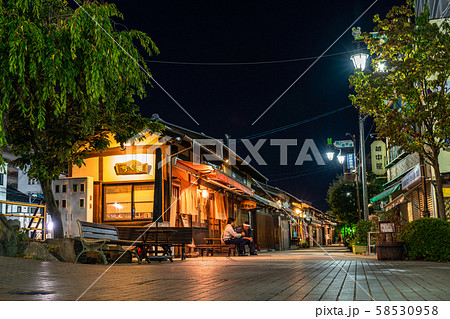 《長野県》夜の縄手通り・商店街 《長野県》夜の縄手通り・商店街 58530958